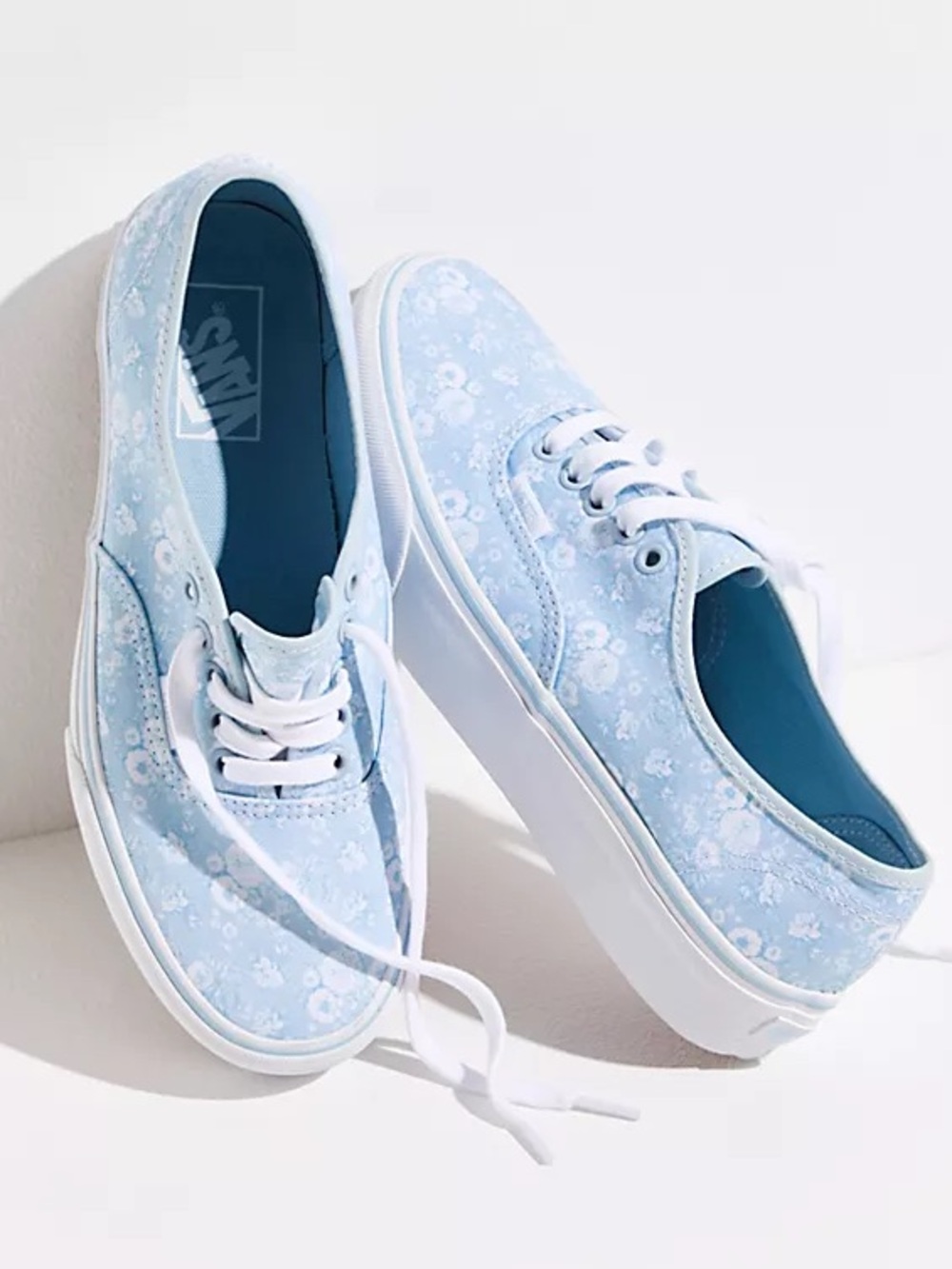 NWT Vans 5.5 Blue Platform Tonal Floral Sneakers Blue